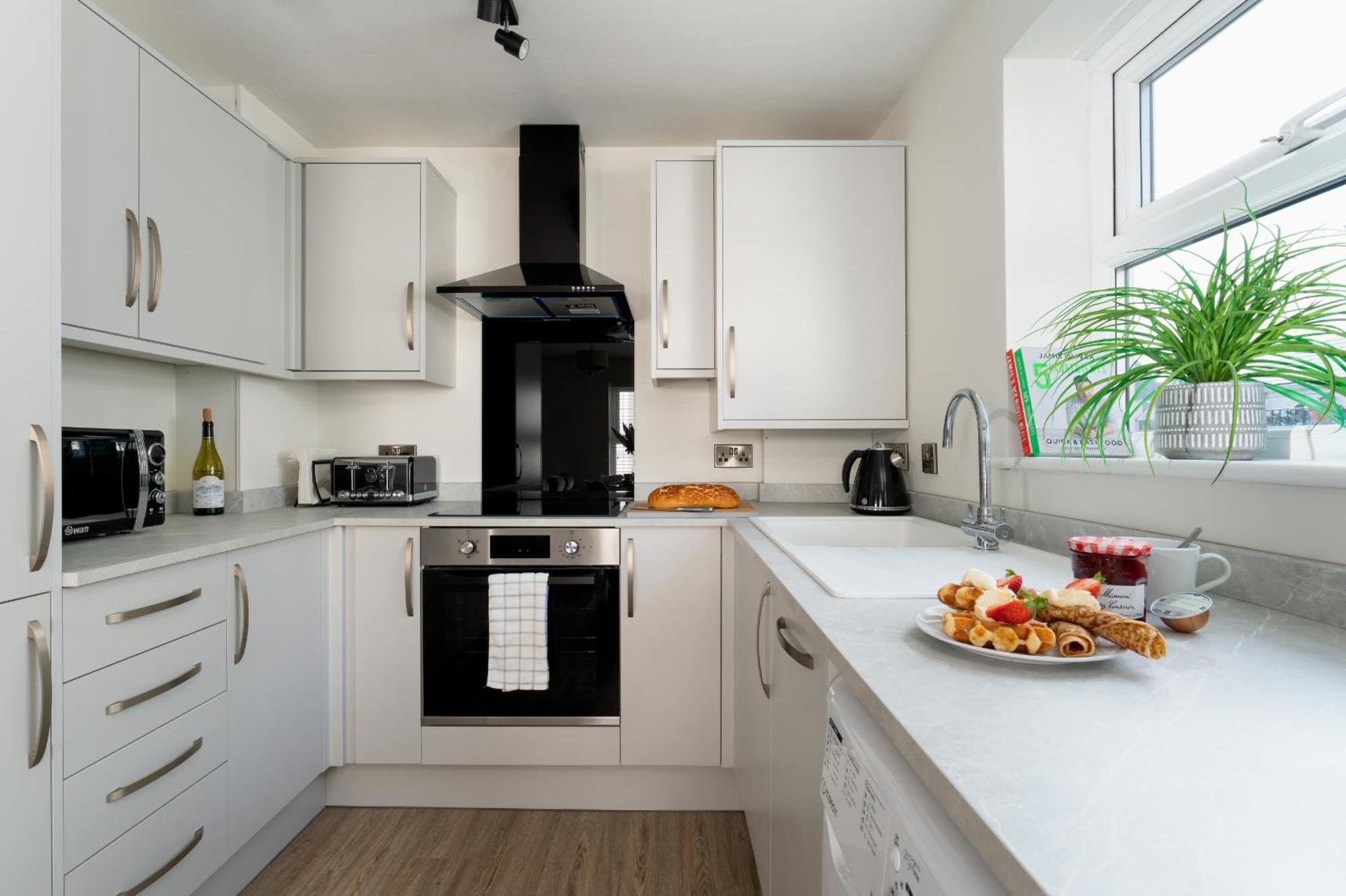 Lawsons Place - Family-Friendly Apartment With Parking On Babbacombe Downs In Torquay Exterior photo